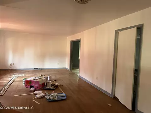 Living - 2247 Alta Woods Ter, Jackson, MS 39204 photo 6 of 9