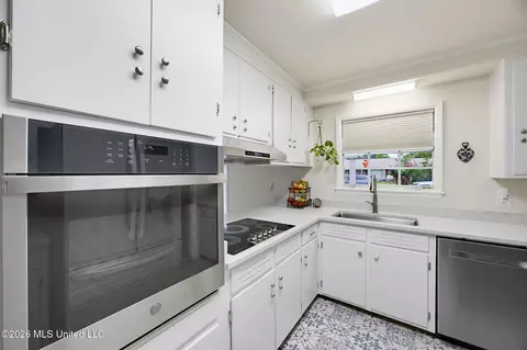 Kitchen - 100 Pampas Dr, Long Beach, MS 39560 photo 2 of 3