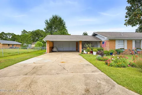 Exterior - 100 Pampas Dr, Long Beach, MS 39560 photo 2 of 8