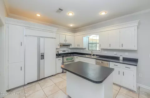 Kitchen - 6313 Cedarwood Dr, Jackson, MS 39213 photo 1 of 5