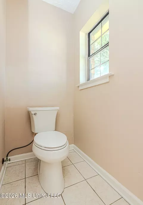 Bath - 6313 Cedarwood Dr, Jackson, MS 39213 photo 5 of 12