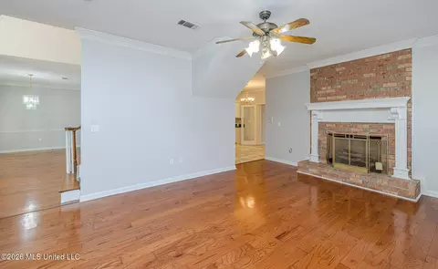 Living - 6313 Cedarwood Dr, Jackson, MS 39213 photo 2 of 8