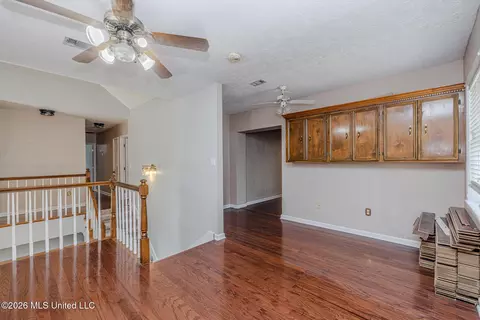 Entry Way - 6313 Cedarwood Dr, Jackson, MS 39213 photo 7 of 8