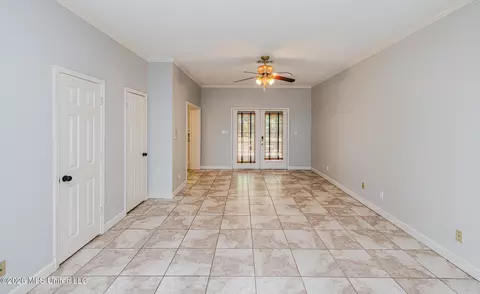 Living - 6313 Cedarwood Dr, Jackson, MS 39213 photo 5 of 8