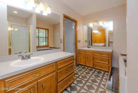 Bath - 6313 Cedarwood Dr, Jackson, MS 39213 photo 12 of 12