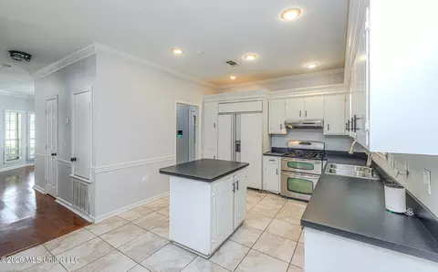 Kitchen - 6313 Cedarwood Dr, Jackson, MS 39213 photo 3 of 5