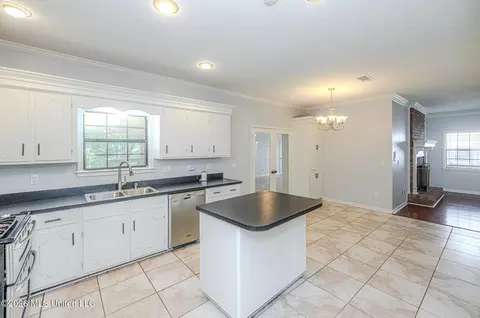 Kitchen - 6313 Cedarwood Dr, Jackson, MS 39213 photo 5 of 5