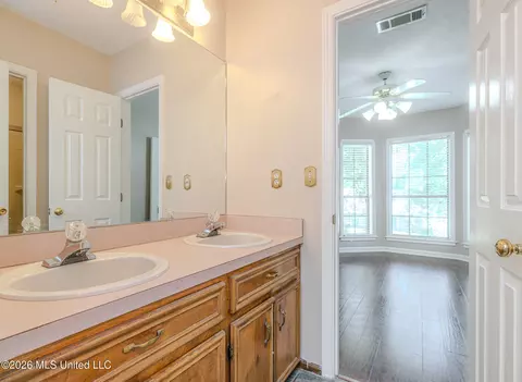 Bath - 6313 Cedarwood Dr, Jackson, MS 39213 photo 8 of 12