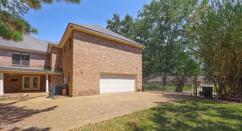 Exterior - 6313 Cedarwood Dr, Jackson, MS 39213 photo 6 of 8