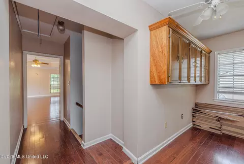Entry Way - 6313 Cedarwood Dr, Jackson, MS 39213 photo 8 of 8