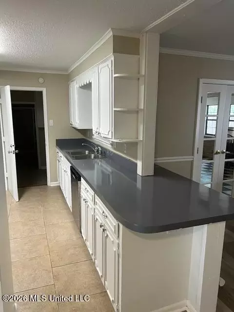 Kitchen - 3335 E Lisa Dr, Pearl, MS 39208 photo 1 of 3