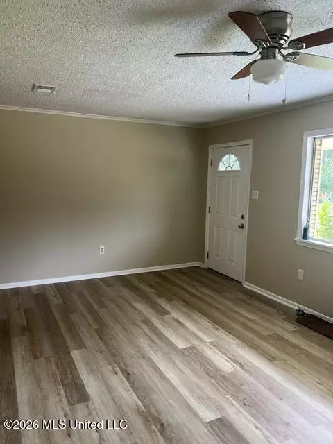 Living - 3335 E Lisa Dr, Pearl, MS 39208 photo 2 of 4