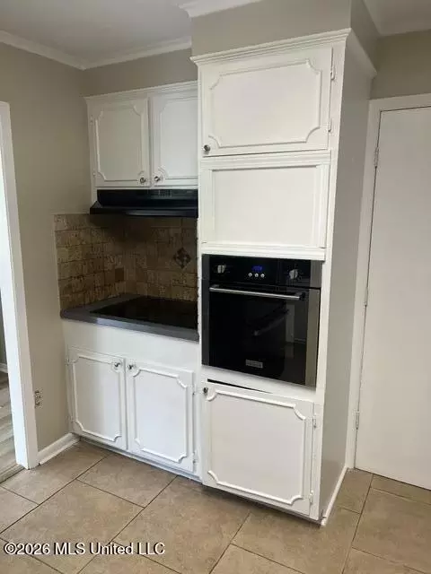 Kitchen - 3335 E Lisa Dr, Pearl, MS 39208 photo 3 of 3