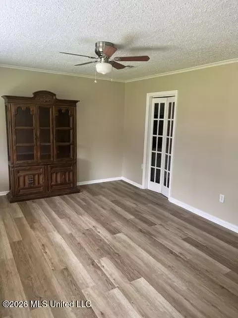 Living - 3335 E Lisa Dr, Pearl, MS 39208 photo 1 of 4