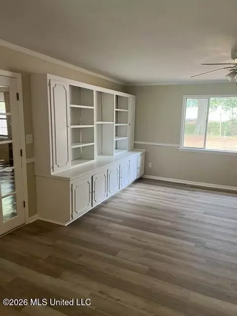 Living - 3335 E Lisa Dr, Pearl, MS 39208 photo 3 of 4