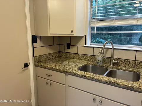 Kitchen - 3201 Riverbend Rd, Moss Point, MS 39562 photo 4 of 4