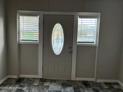 Entry Way - 3201 Riverbend Rd, Moss Point, MS 39562 photo 2 of 5