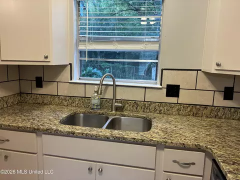 Kitchen - 3201 Riverbend Rd, Moss Point, MS 39562 photo 2 of 4