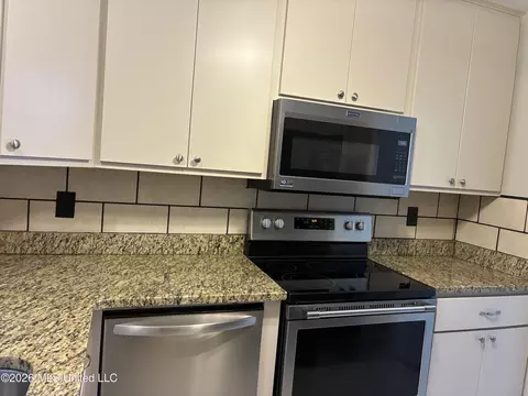 Kitchen - 3201 Riverbend Rd, Moss Point, MS 39562 photo 3 of 4
