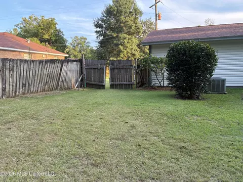 Exterior - 3201 Riverbend Rd, Moss Point, MS 39562 photo 6 of 12