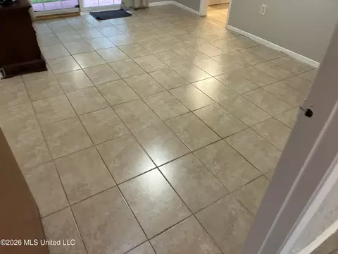 Living - 3201 Riverbend Rd, Moss Point, MS 39562 photo 2 of 3