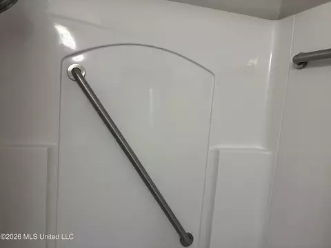 Bath - 3201 Riverbend Rd, Moss Point, MS 39562 photo 6 of 10