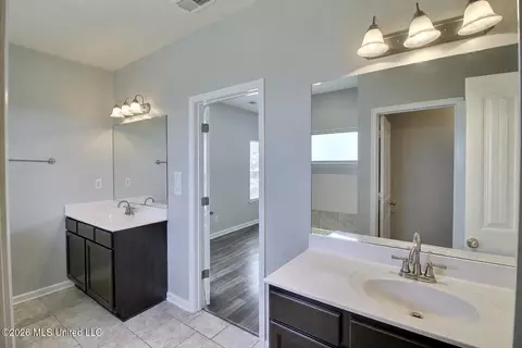 Entry Way - 4264 Blake Cir, Olive Branch, MS 38654 photo 3 of 3