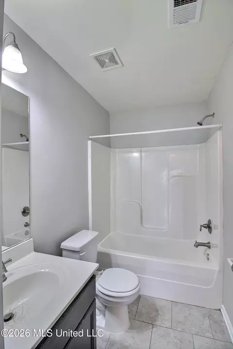 Bath - 4264 Blake Cir, Olive Branch, MS 38654 photo 2 of 2
