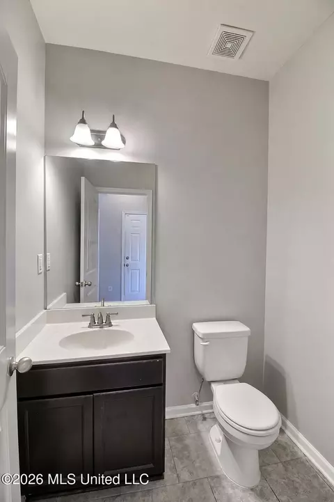 Entry Way - 4264 Blake Cir, Olive Branch, MS 38654 photo 2 of 3