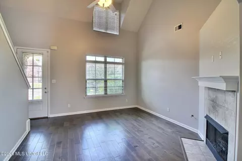 Living - 4264 Blake Cir, Olive Branch, MS 38654 photo 3 of 3