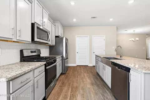 Entry Way - 8009 Crawford Dr, Long Beach, MS 39560 photo 3 of 6