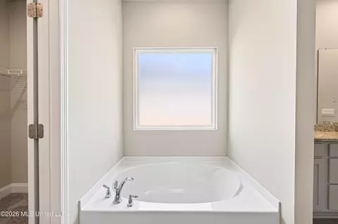 Bath - 8009 Crawford Dr, Long Beach, MS 39560 photo 2 of 5