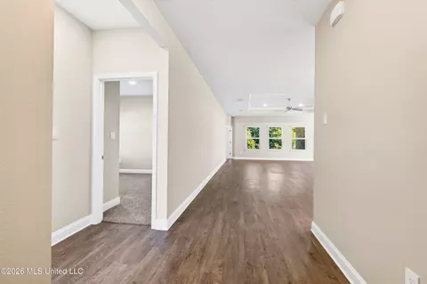 Entry Way - 8009 Crawford Dr, Long Beach, MS 39560 photo 2 of 6