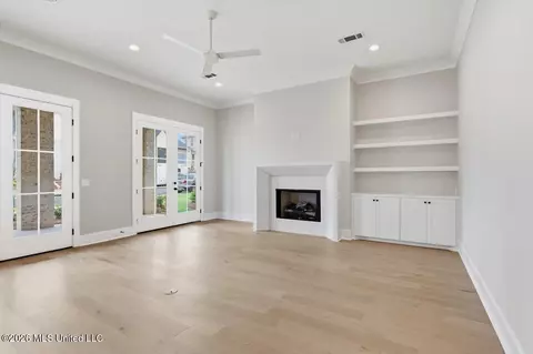 Living - 142 Water St, Madison, MS 39110 photo 2 of 3