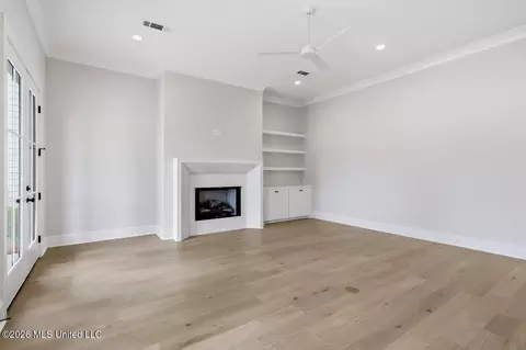 Living - 142 Water St, Madison, MS 39110 photo 1 of 3