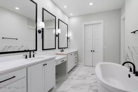 Bath - 142 Water St, Madison, MS 39110 photo 1 of 3