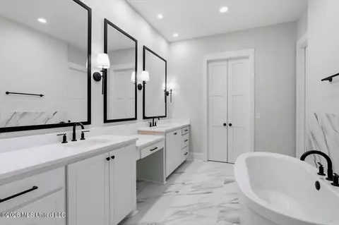 Bath - 142 Water St, Madison, MS 39110 photo 1 of 3