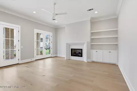 Living - 142 Water St, Madison, MS 39110 photo 2 of 3