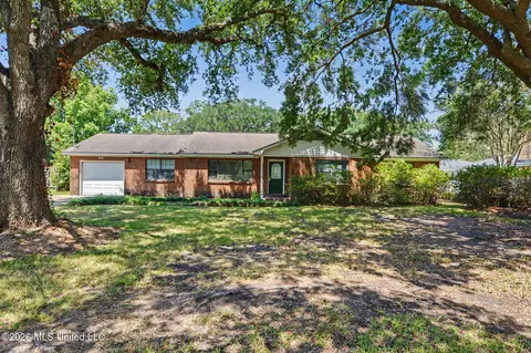 64 52nd St, Gulfport, MS 39507