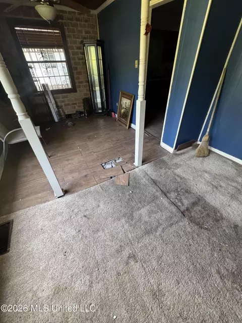 Entry Way - 2894 Woodside Dr, Jackson, MS 39212 photo 1 of 1
