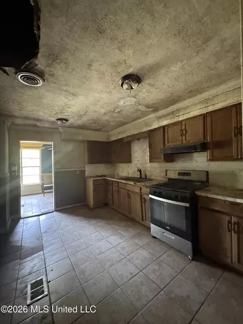 Kitchen - 2894 Woodside Dr, Jackson, MS 39212 photo 1 of 1