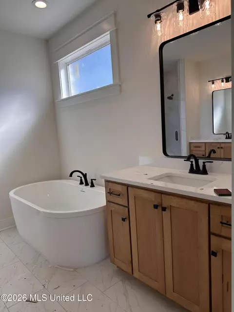 Bath - 3641 Kreunen St, Nesbit, MS 38651 photo 1 of 7