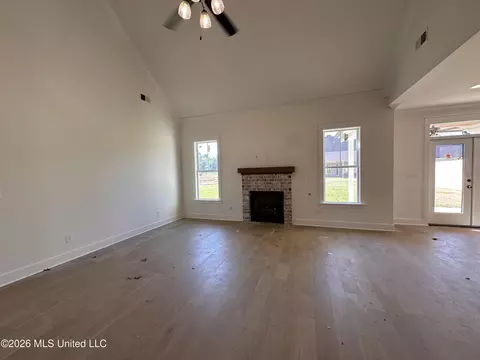 Living - 3641 Kreunen St, Nesbit, MS 38651 photo 1 of 1