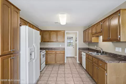 Kitchen - 1148 Pocketwatch Dr, Hernando, MS 38632 photo 1 of 2