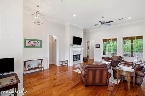 Living - 310 Colony Ct, Madison, MS 39110 photo 2 of 2