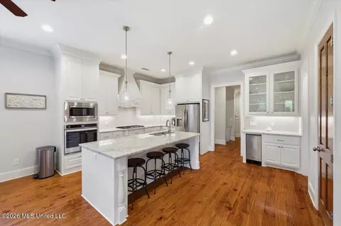 Kitchen - 310 Colony Ct, Madison, MS 39110 photo 3 of 4