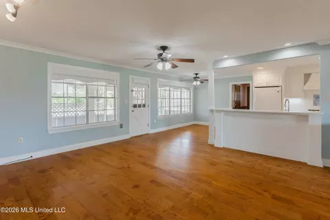 Living - 12850 Midway Rd, Raymond, MS 39154 photo 11 of 12