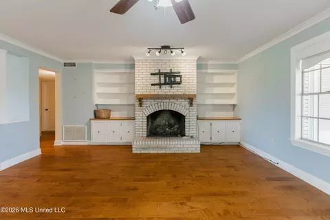 Living - 12850 Midway Rd, Raymond, MS 39154 photo 9 of 12