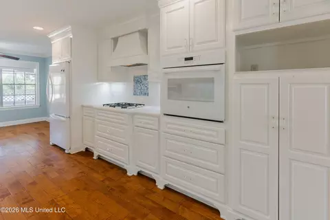 Kitchen - 12850 Midway Rd, Raymond, MS 39154 photo 3 of 4