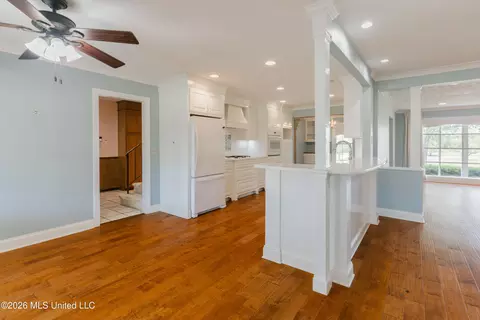 Entry Way - 12850 Midway Rd, Raymond, MS 39154 photo 3 of 15
